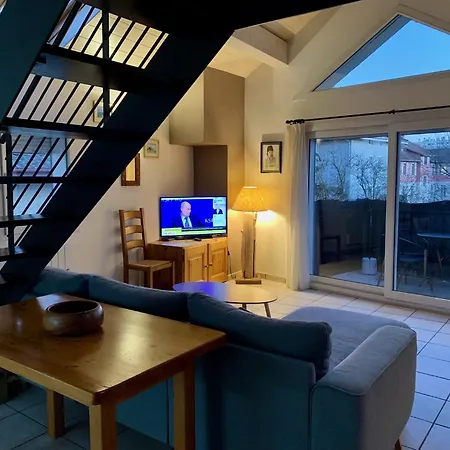 Concise With Mezzanine Lägenhet
